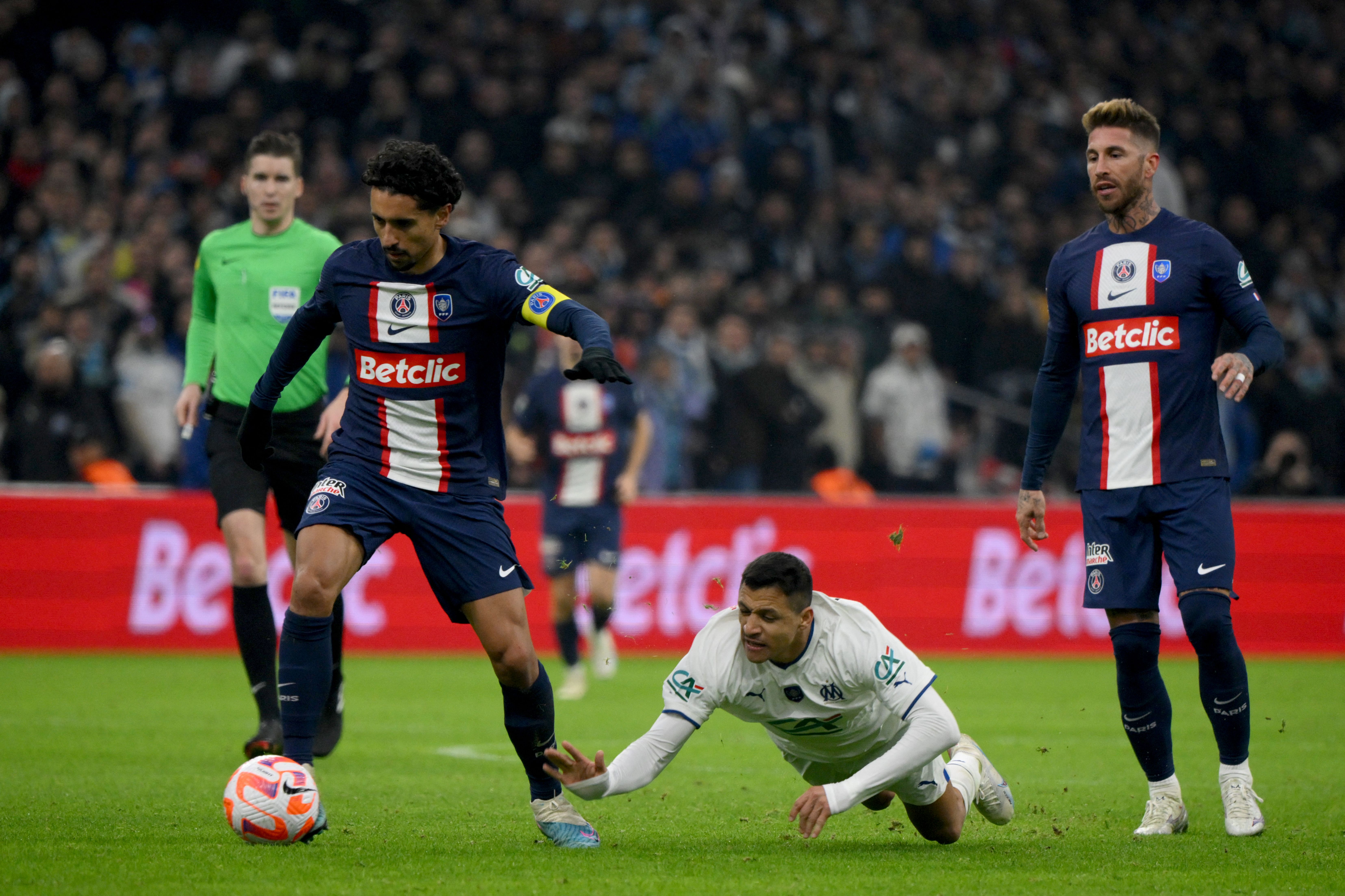 转折点马赛绝杀压哨，法国杯关键时刻攻防权衡，目标明确，纪律约束更严格(遮罩动画设计要点和详细步骤)